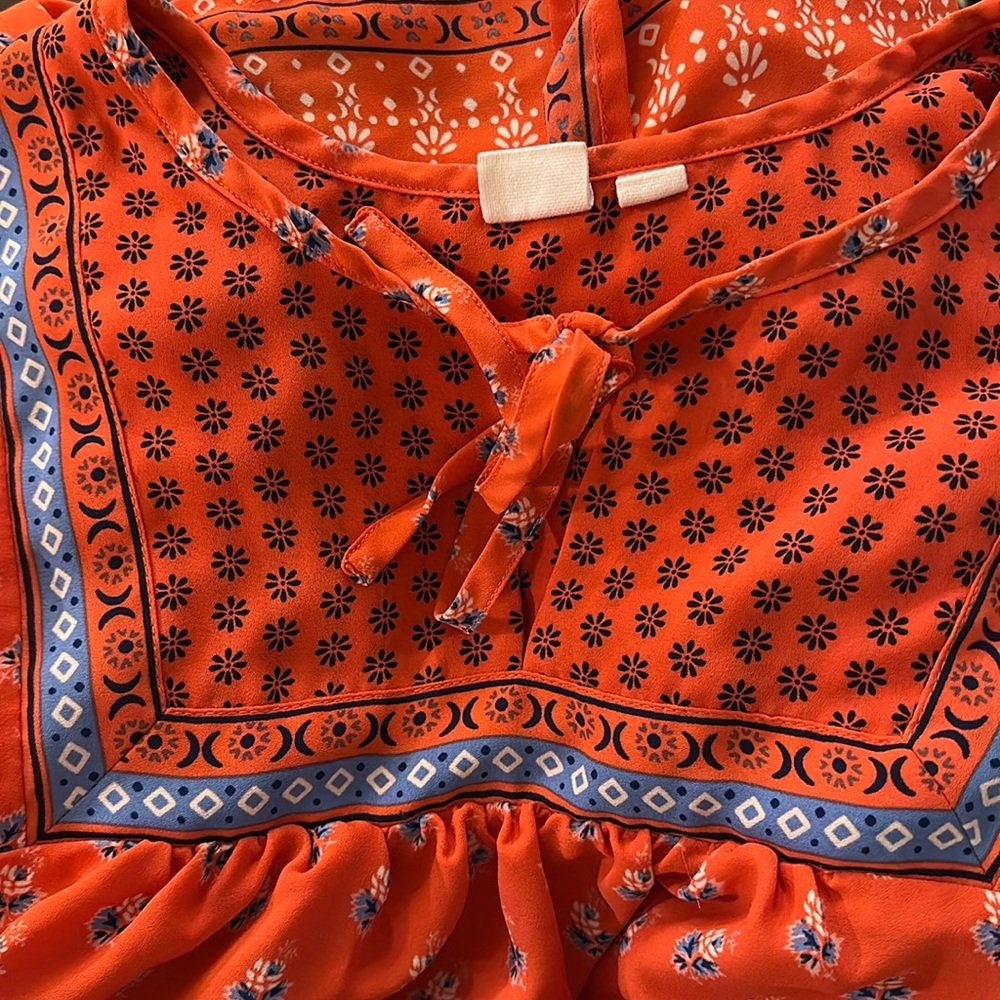 Gap light and airy tie front Size M top